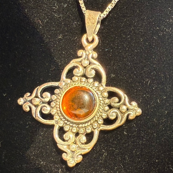 Vintage 925 Amber Pendant Necklace - Picture 10 of 11